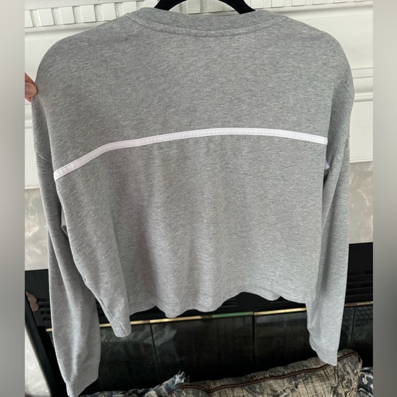 Nike Cropped Grey Crewneck - Picture 3 of 4